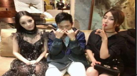 娱乐圈怎么看群众吃瓜,揭秘群众“吃瓜”背后的文化现象 第2张 娱乐圈怎么看群众吃瓜,揭秘群众“吃瓜”背后的文化现象 第2张